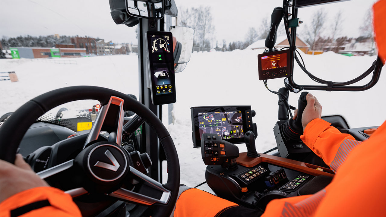 valtra-tractors-for-munipal-work_1600x900.jpg