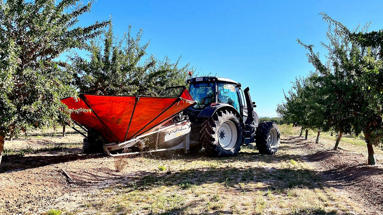 valtra-twintrac-specialist-crop-harvest_1600x900.jpg