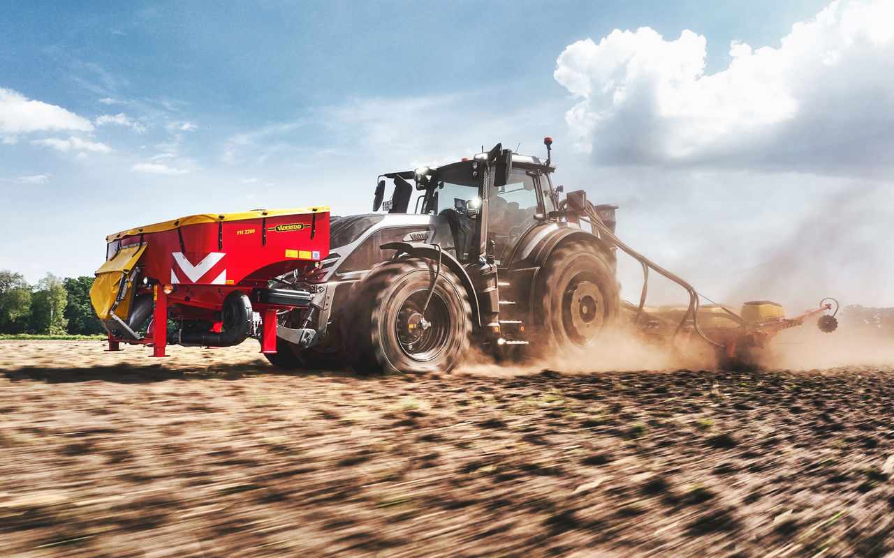 valtra-unlimited-farming-hero_4000x2500.jpg