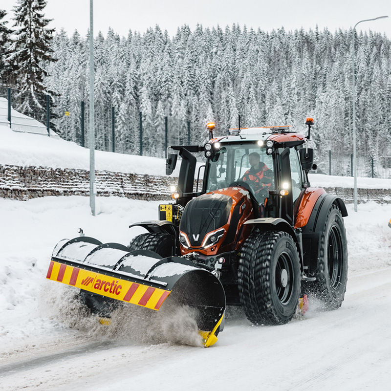 valtra-vuomet-and-arctic-t-series-municipality-winter-jkl-2022-img-1346-lowres-800.jpg