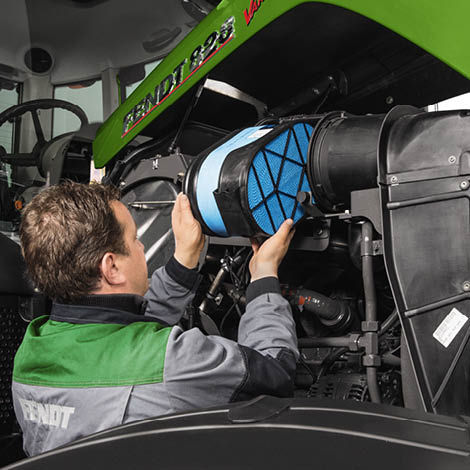 Fendt technican fitting part to tractor