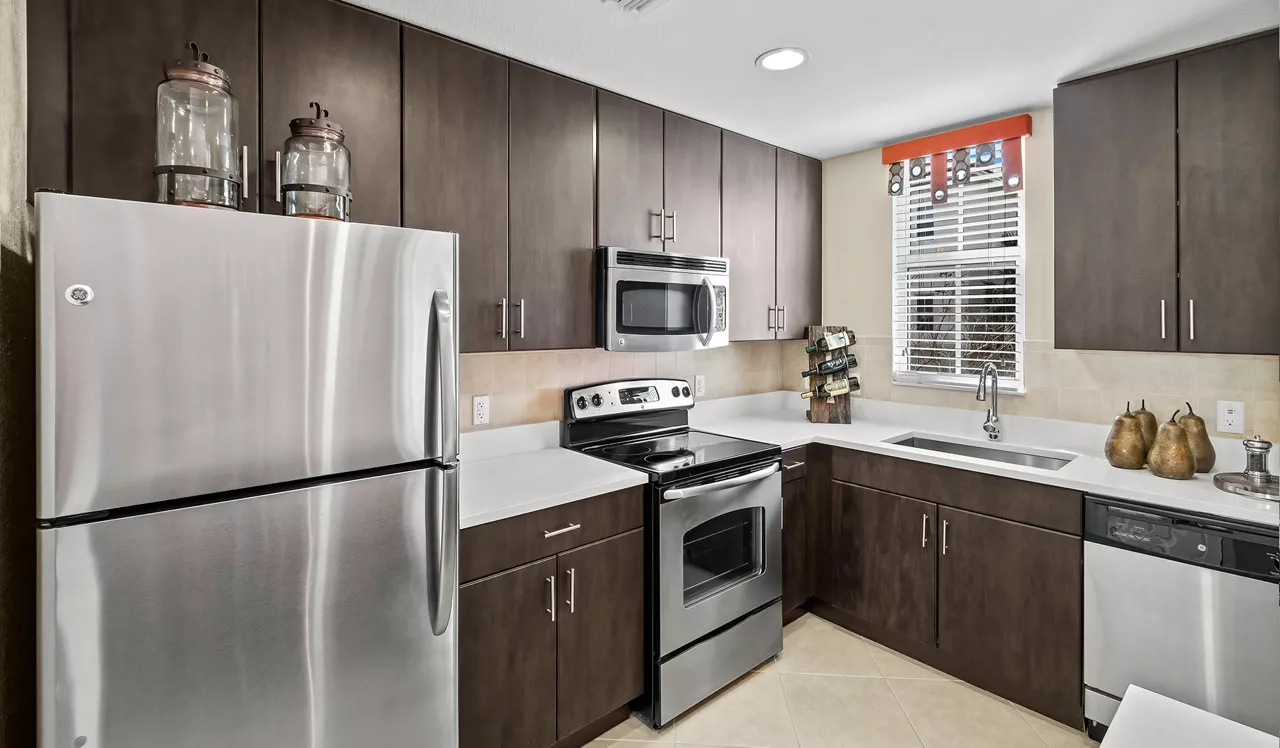 City Center on 7th Apartment Homes - Pembroke Pines, FL - Kitchen