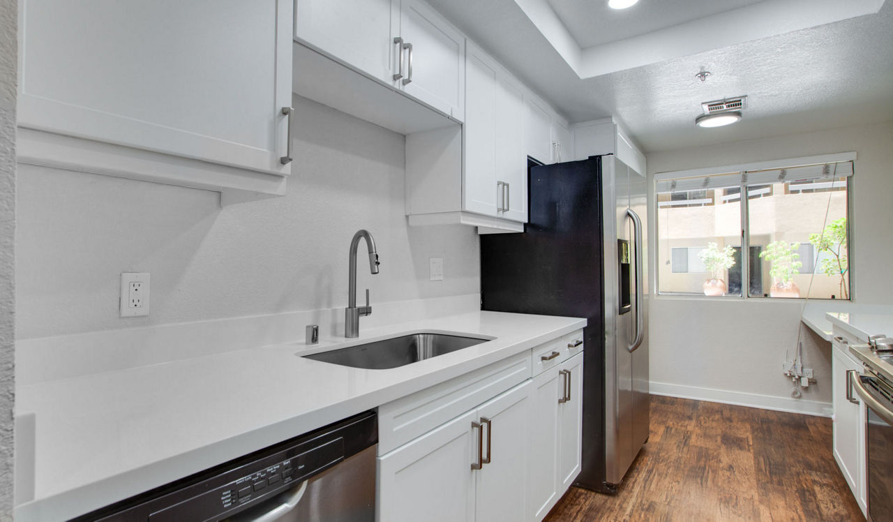 3400 Avenue of the Arts - Costa Mesa, CA - Kitchen