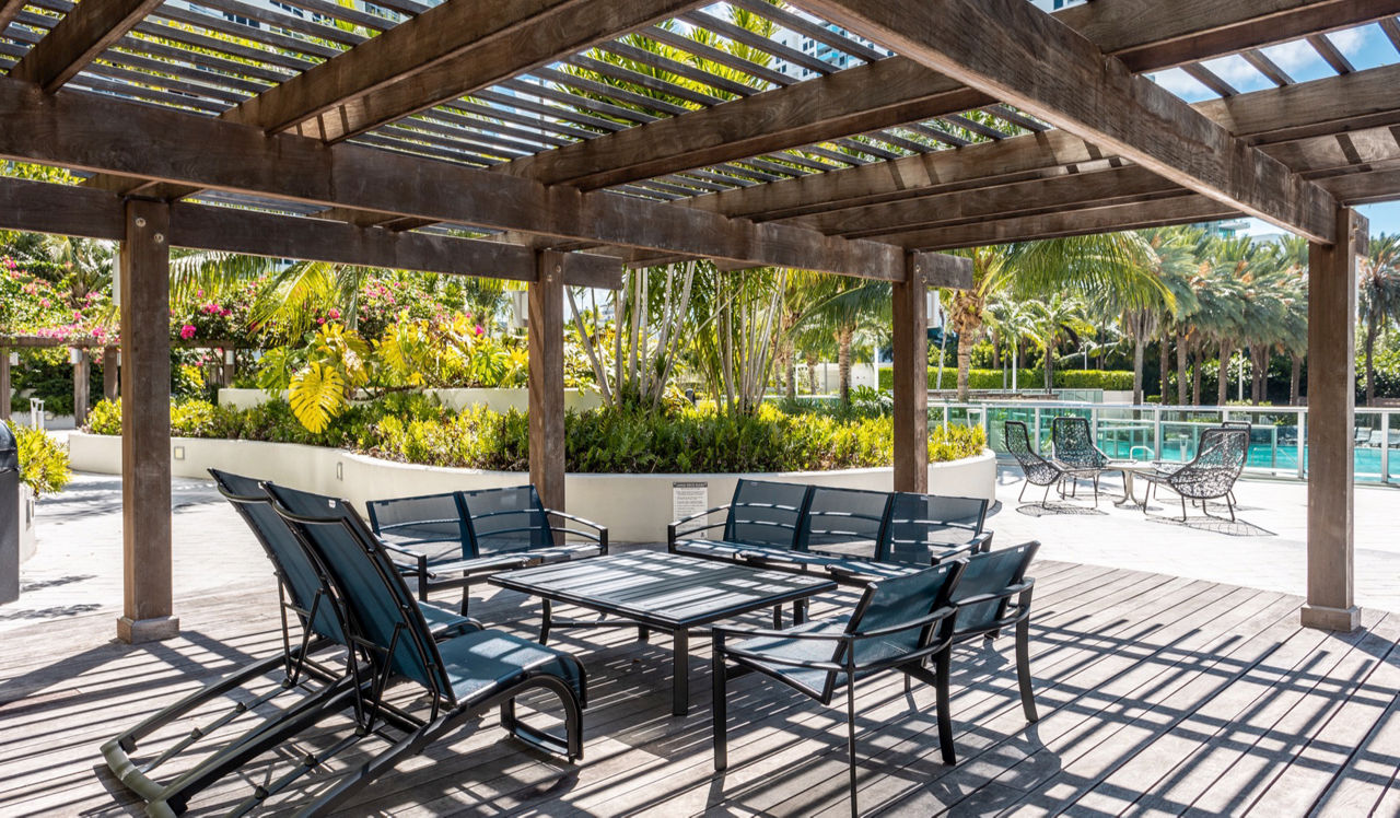 South Pointe Park is just 2 miles away. Have a picnic as you watch the yachts roll into the marina.