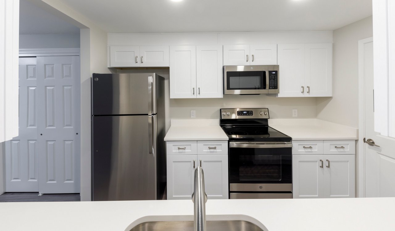 Royal Crest Estates Apartments for rent in North Andover, MA - Upgraded Kitchen