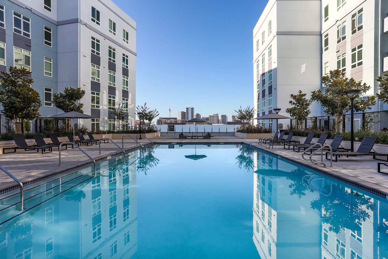 The Broadway - Pool