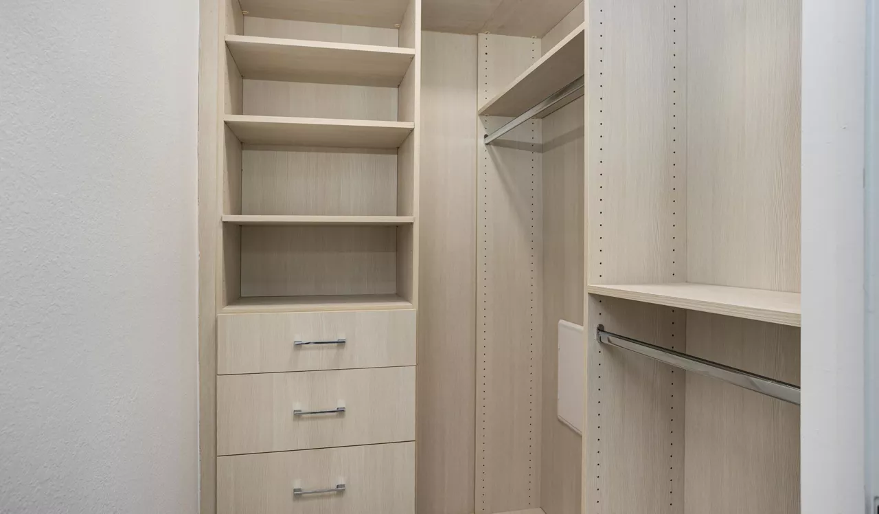 City Center on 7th - Pembroke Pines, FL - Closet