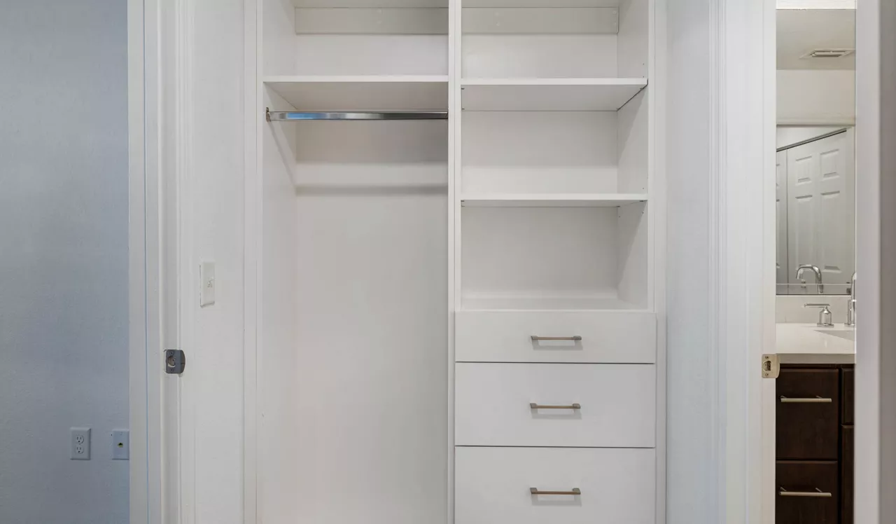 City Center on 7th - Pembroke Pines, FL - Closet