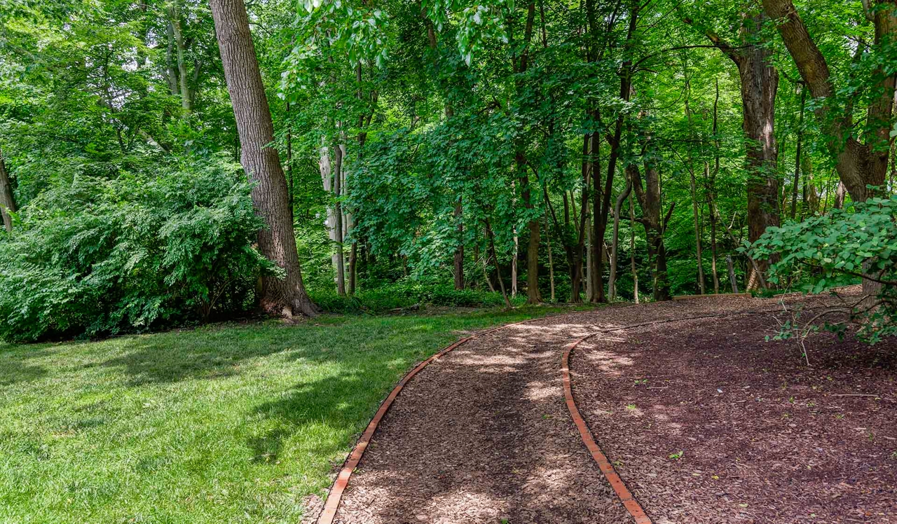 Willard Towers - Chevy Chase, MD -Willard Avenue Trail