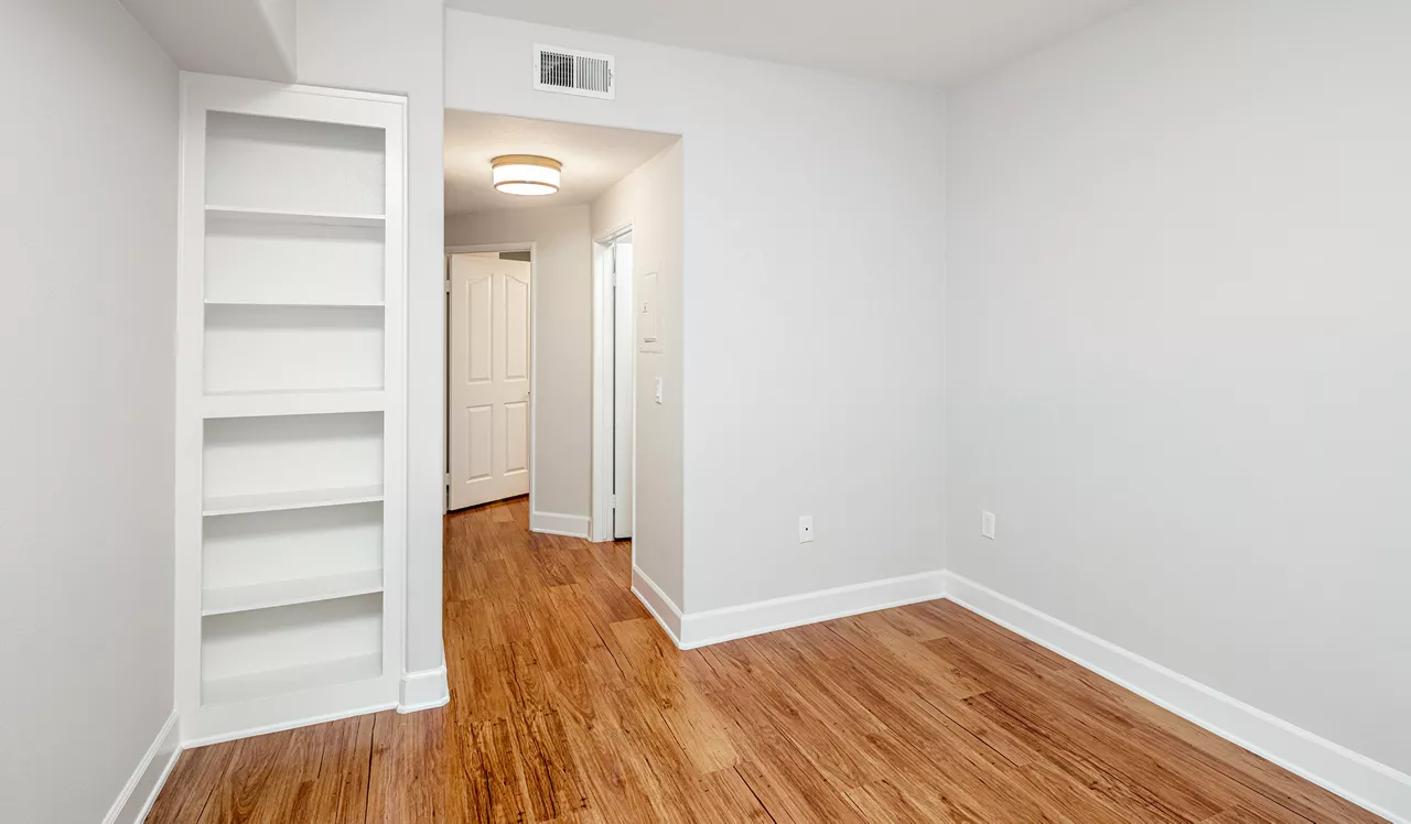 Palazzo East - Los Angeles, CA - bedroom