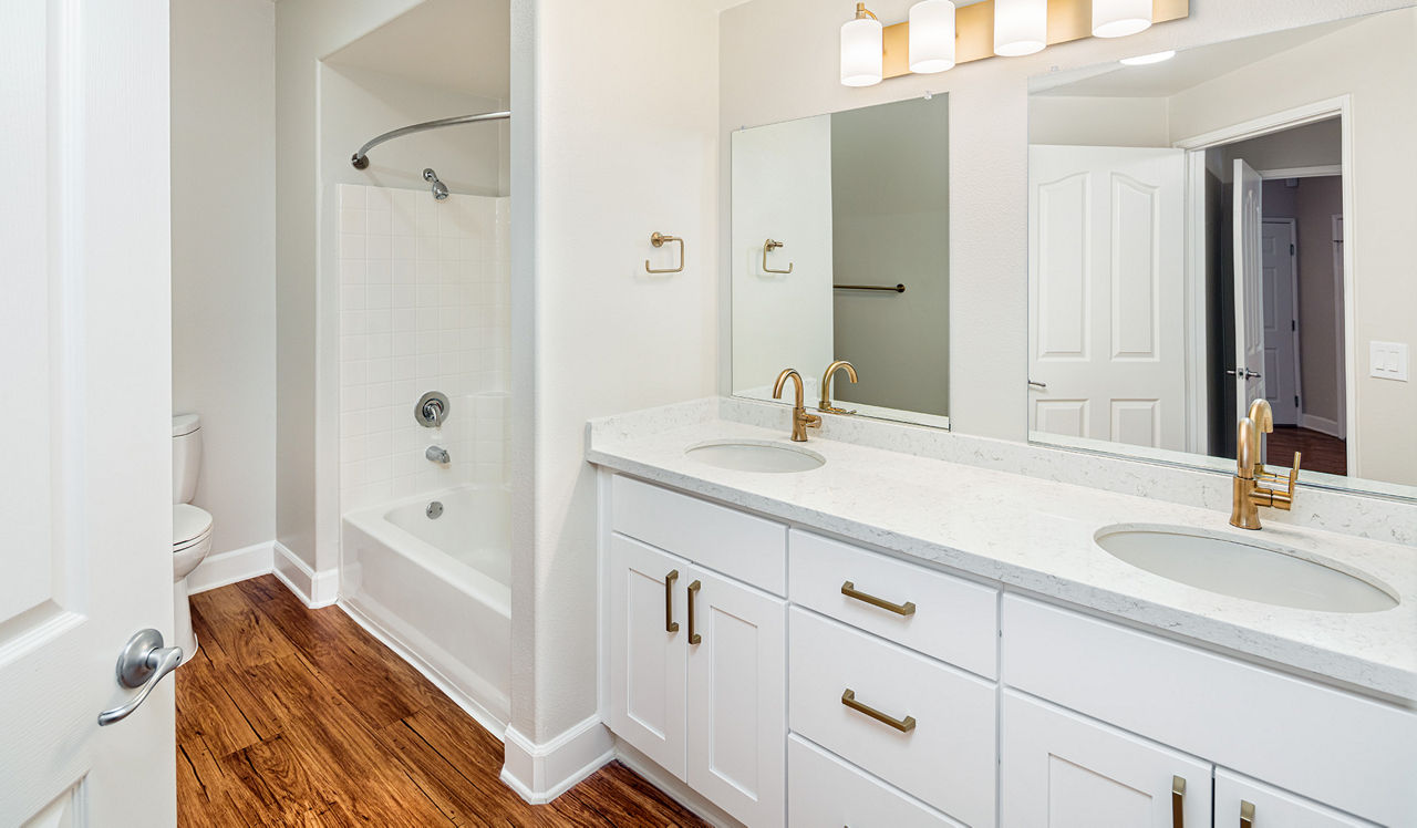 Palazzo East - Los Angeles, CA - bathroom