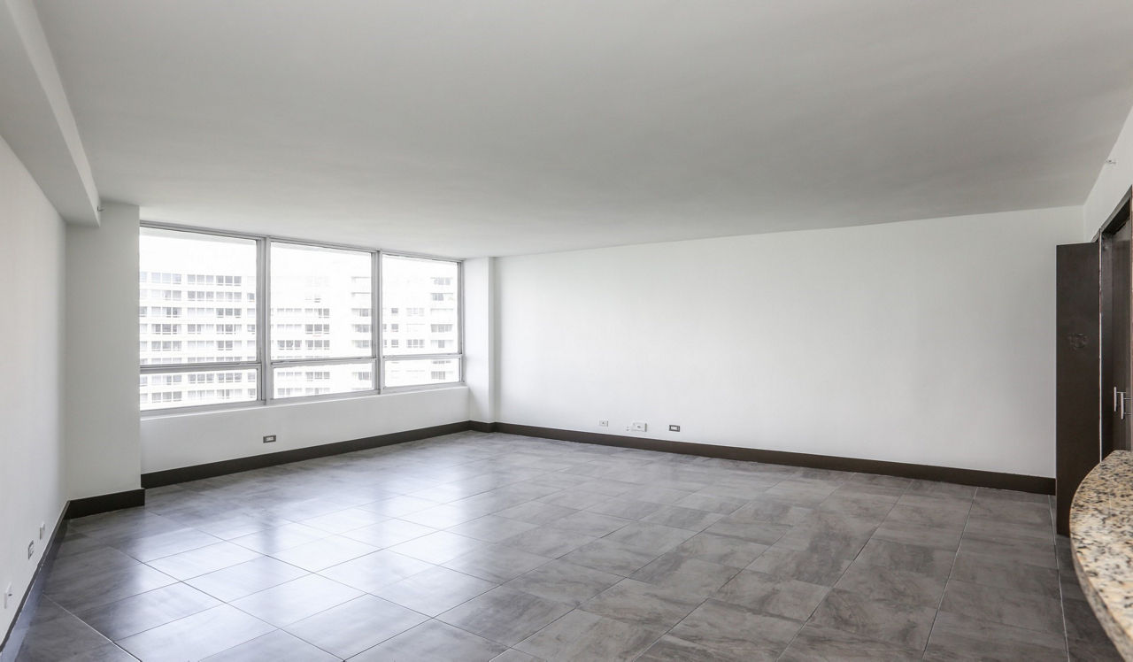 Flamingo South Beach - Miami, FL - Living Room/Bedroom