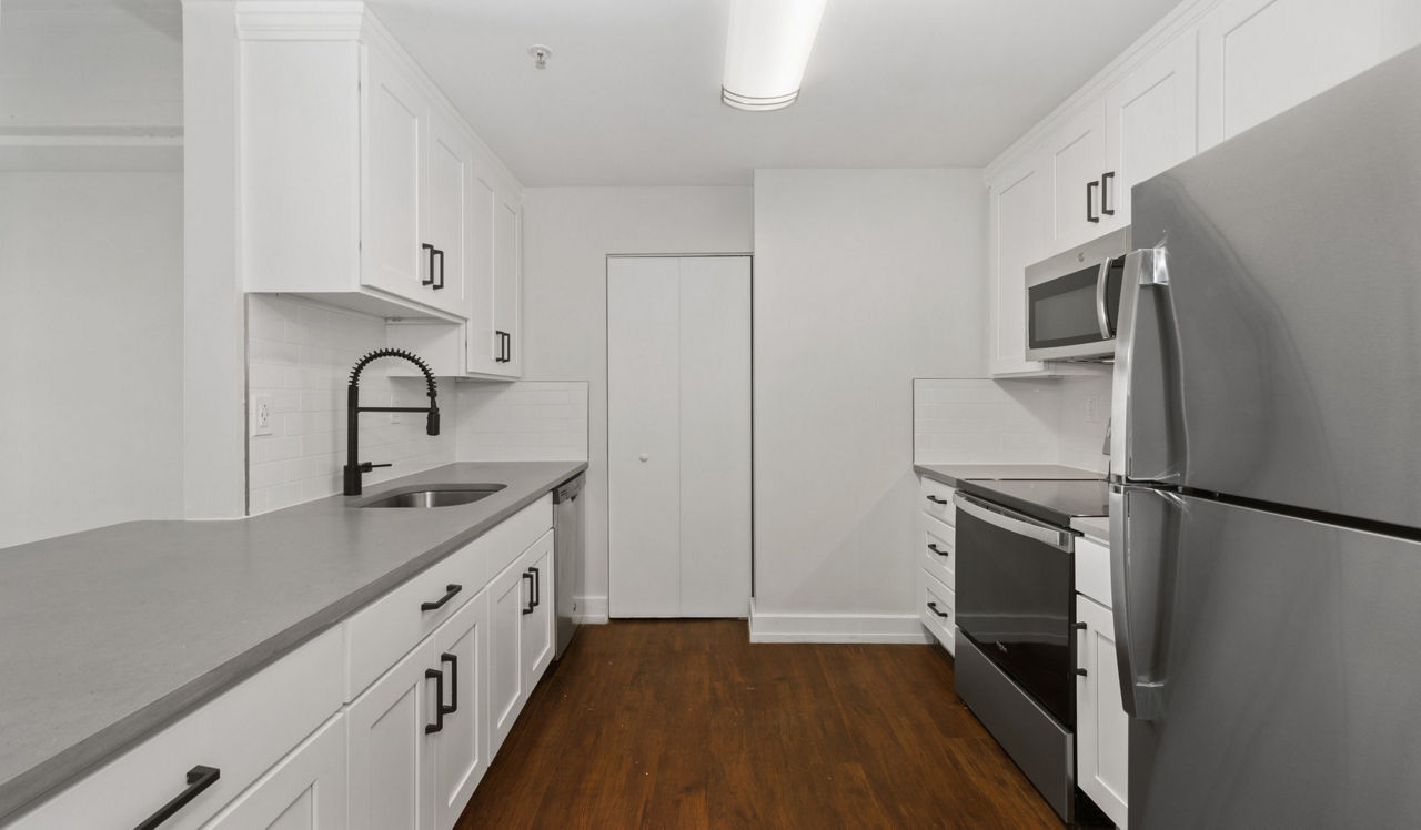 Left Bank Apts - Philadelphia PA - Premier kitchen