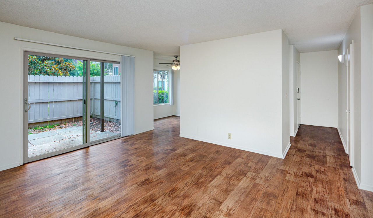 Laurel Crossing - San Mateo, CA - living