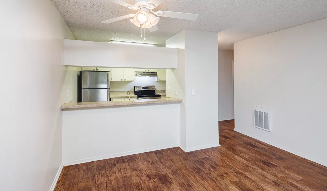 Laurel Crossing - San Mateo, CA - living
