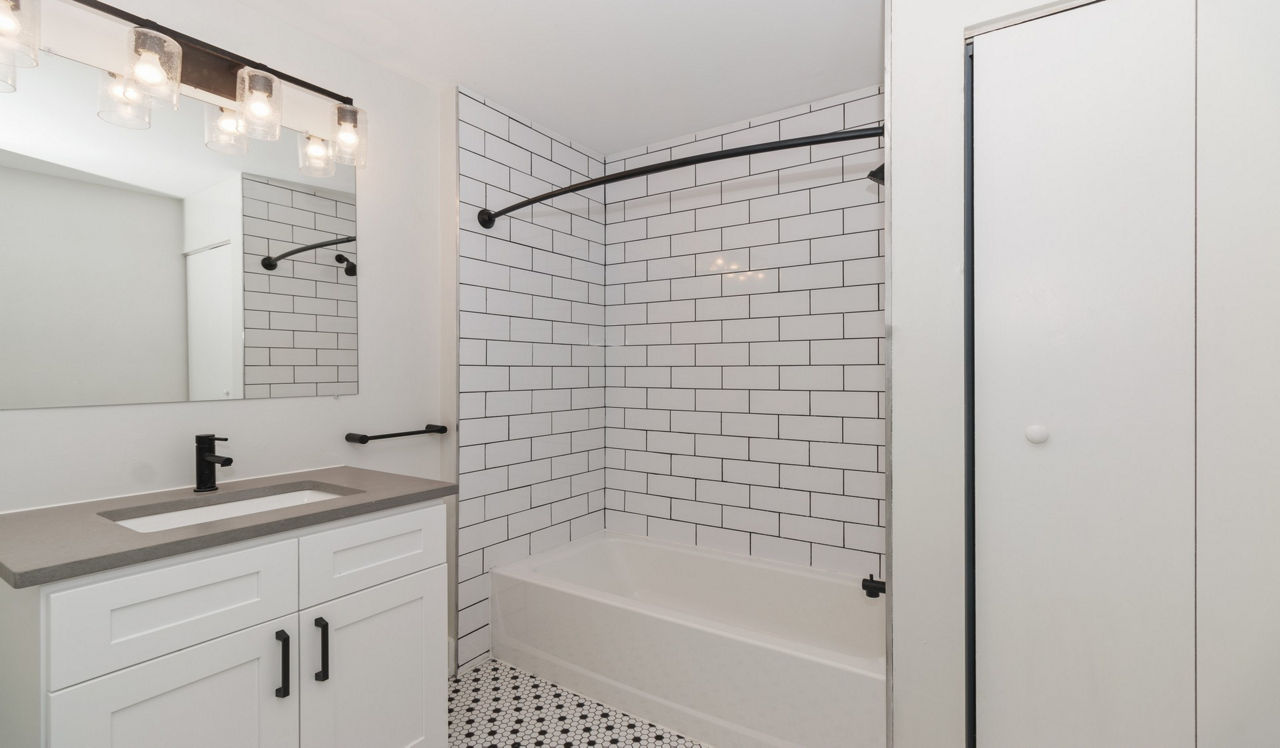 Left Bank Apts - Philadelphia PA - Premier bath