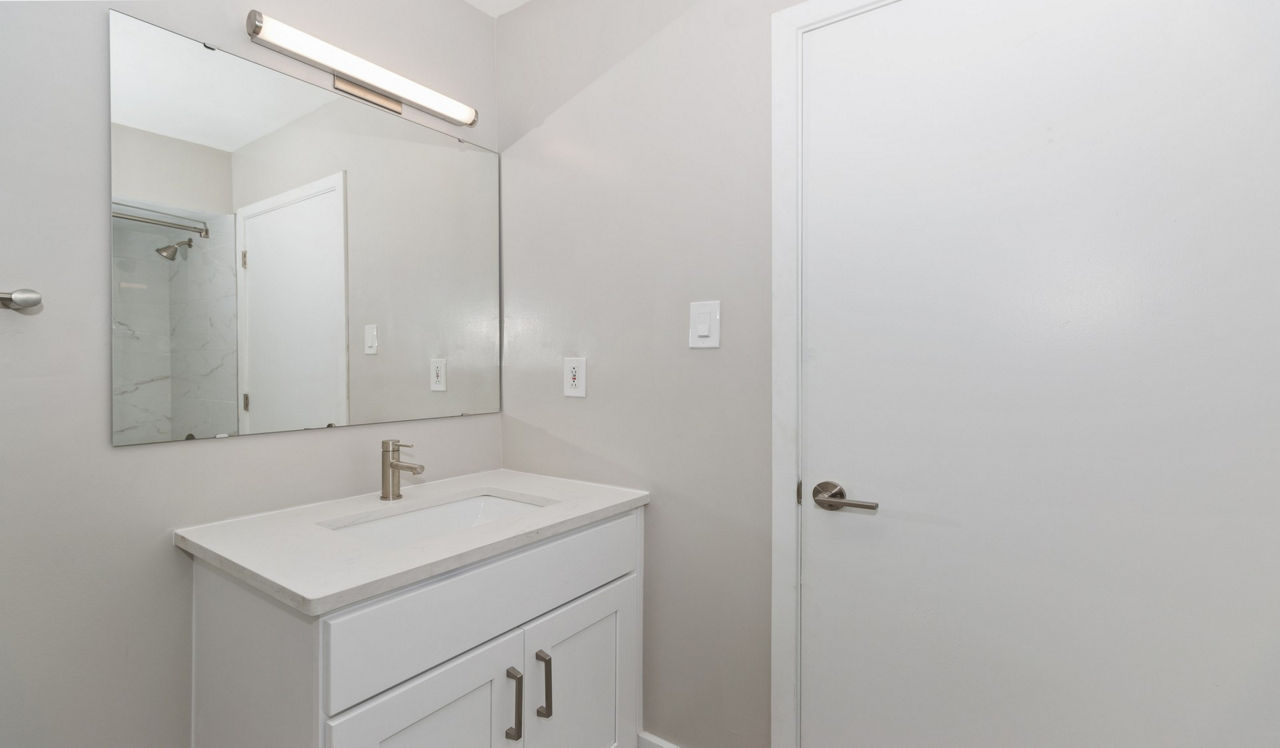 Locust on the Park - Philadelphia, PA - Bath