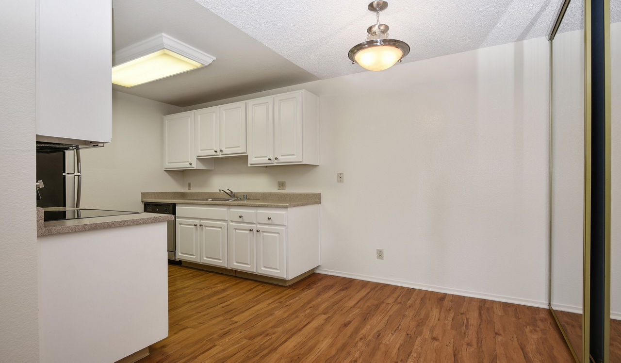 Mariners Cove Apartments - San Diego, CA - Dining Room