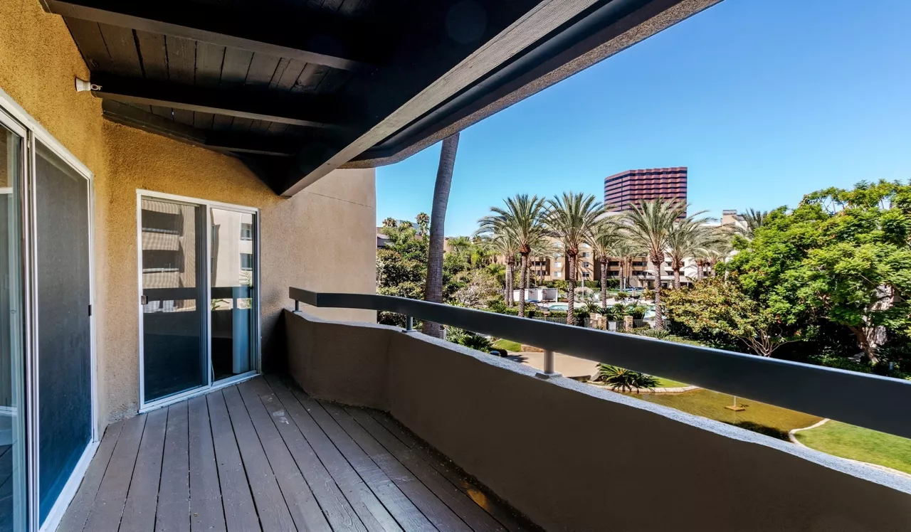 3400 Avenue of the Arts - Costa Mesa, CA - Balcony
