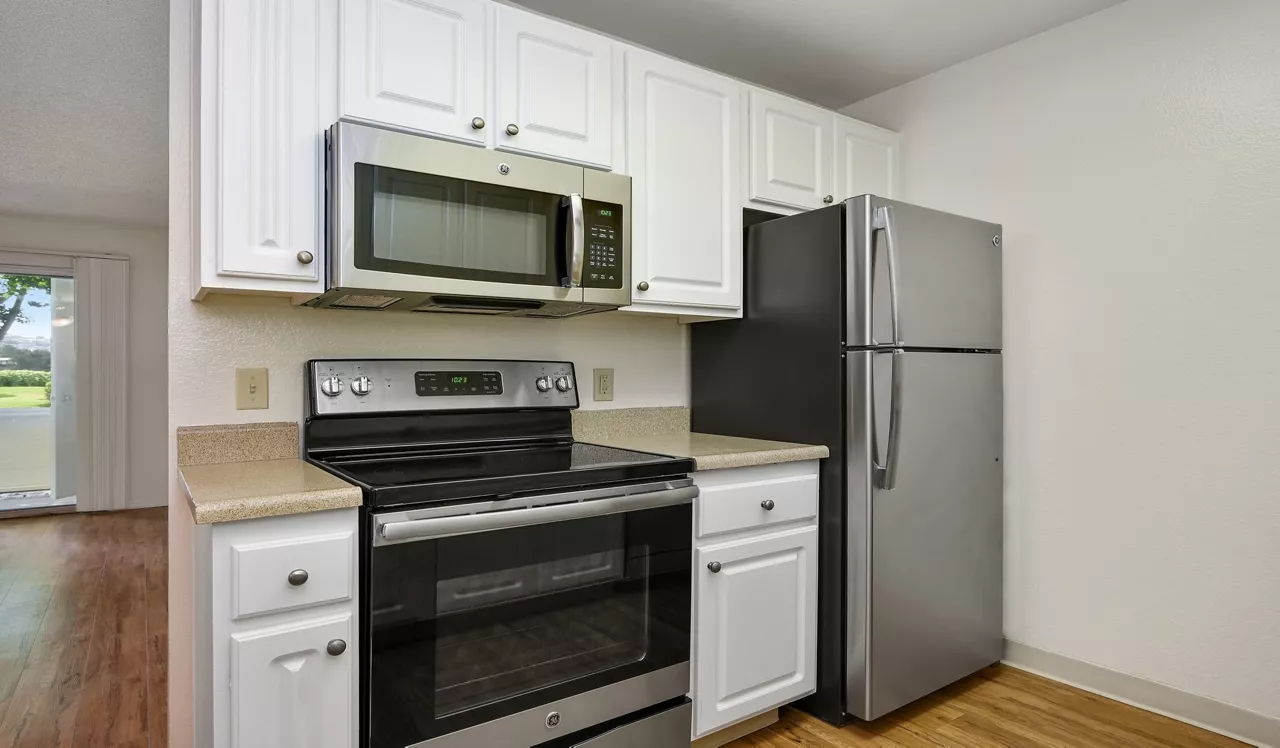 Mariners Cove Apartments - San Diego, CA - Kitchen