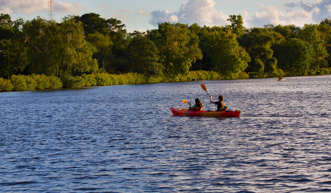 Charlesbank Apartment Homes | Watertown, MA | People kayaking in the Charles River