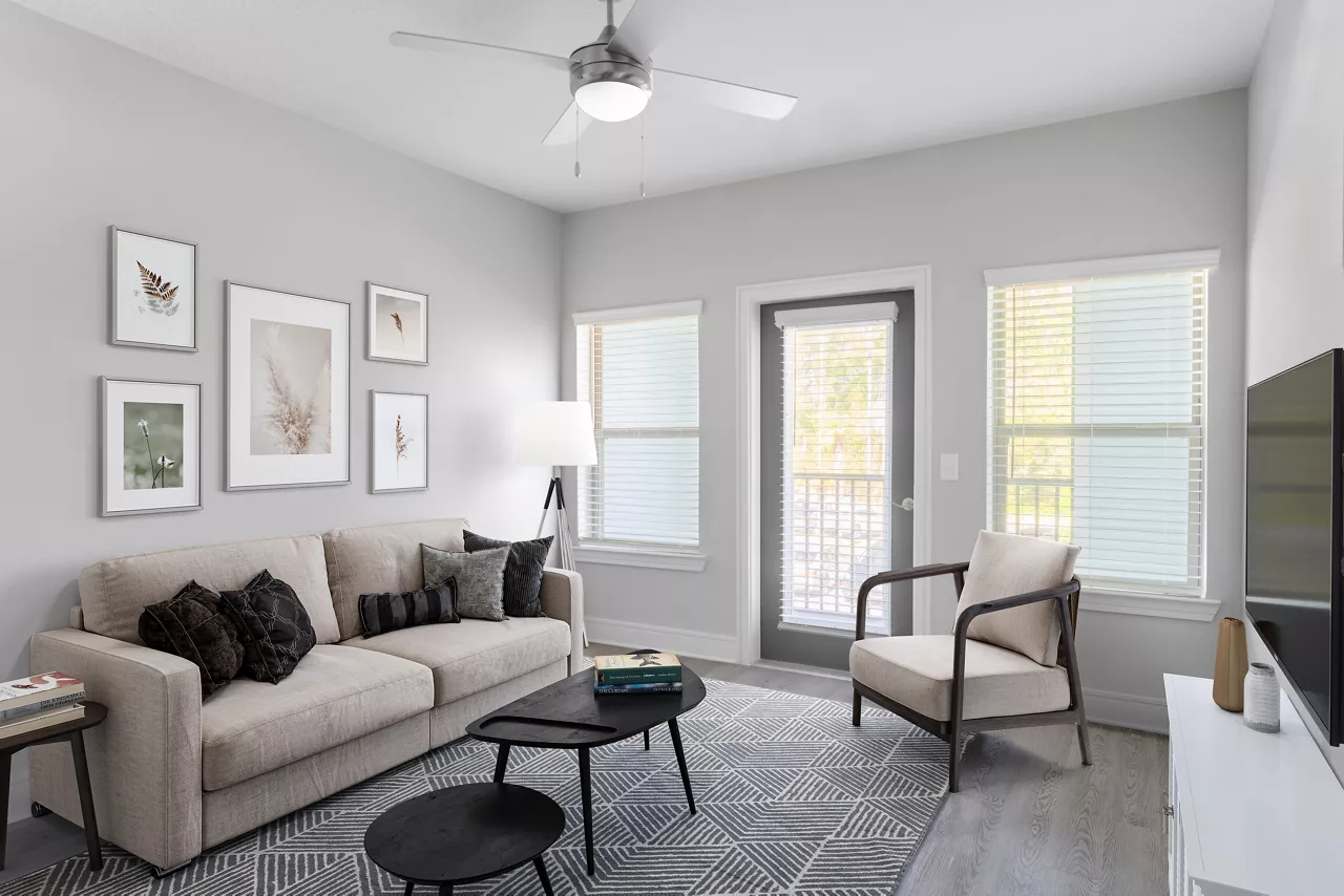 Cue - Jacksonville, FL - Living Room