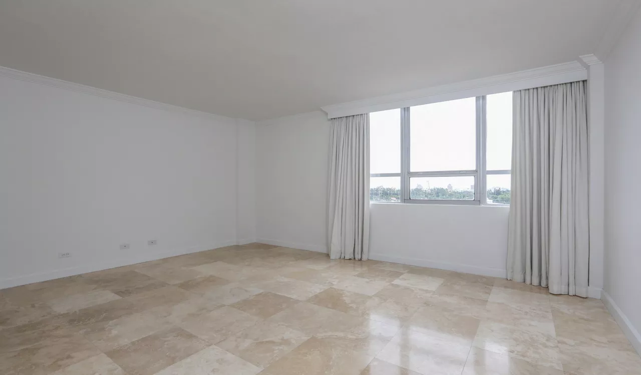 Flamingo South Beach - Miami, FL - Bedroom