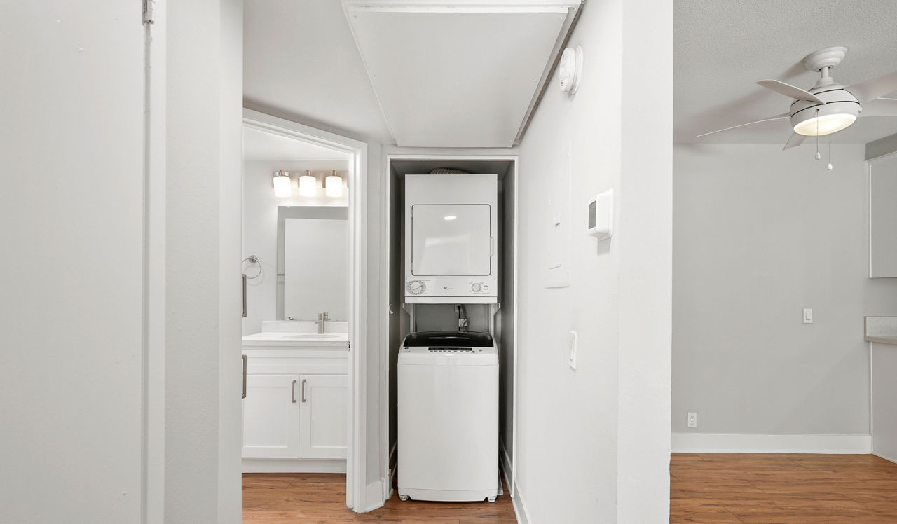 Hidden Cove - Escondido, CA - laundry