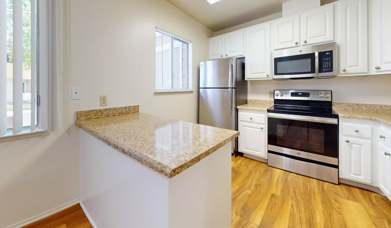 Mariners Cove Apartments - San Diego, CA - Kitchen