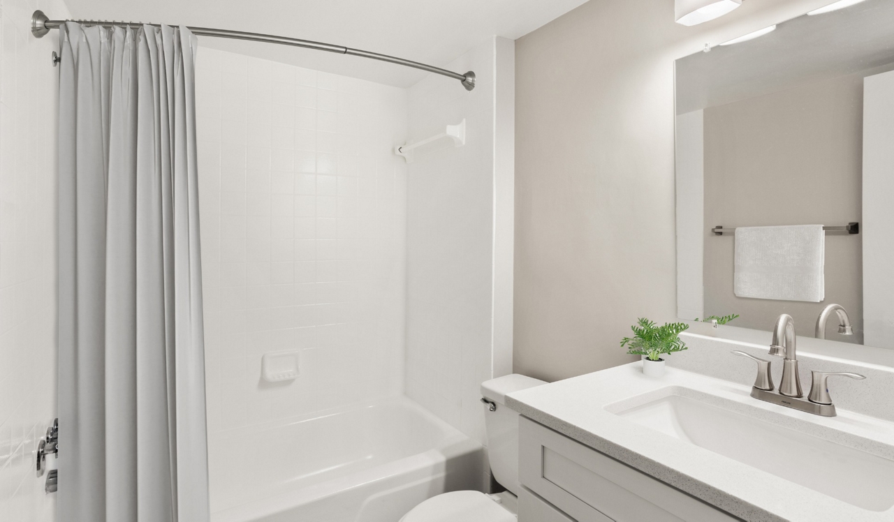 The Summit - Alexandria, VA - Bathroom