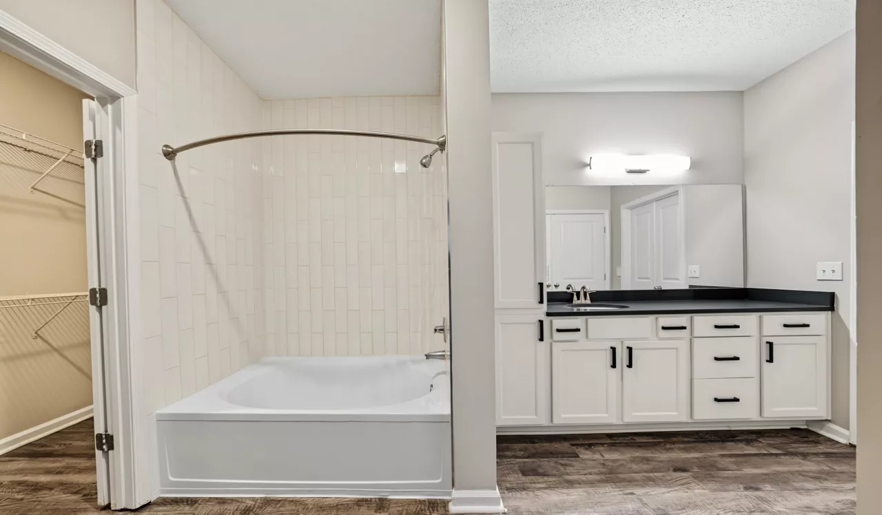 Farrington Midtown - Atlanta, GA - Bathroom