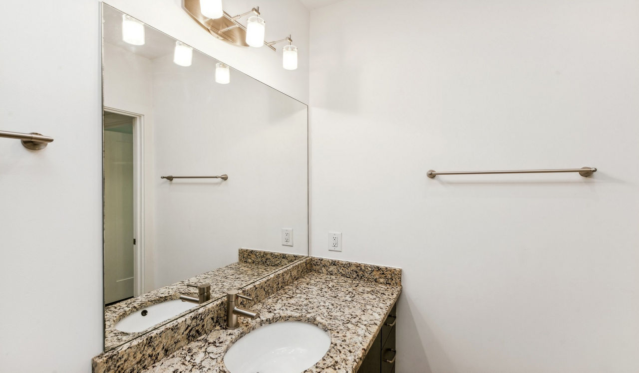 1045 on the Park Apartment Homes - Atlanta, GA - Bathroom