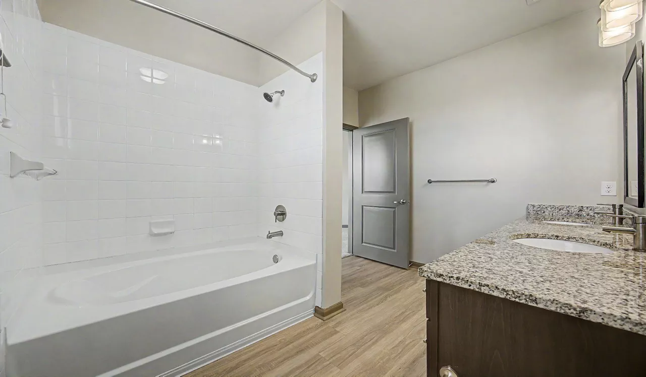 1760 Apartments - Lawrenceville, GA - Bathroom