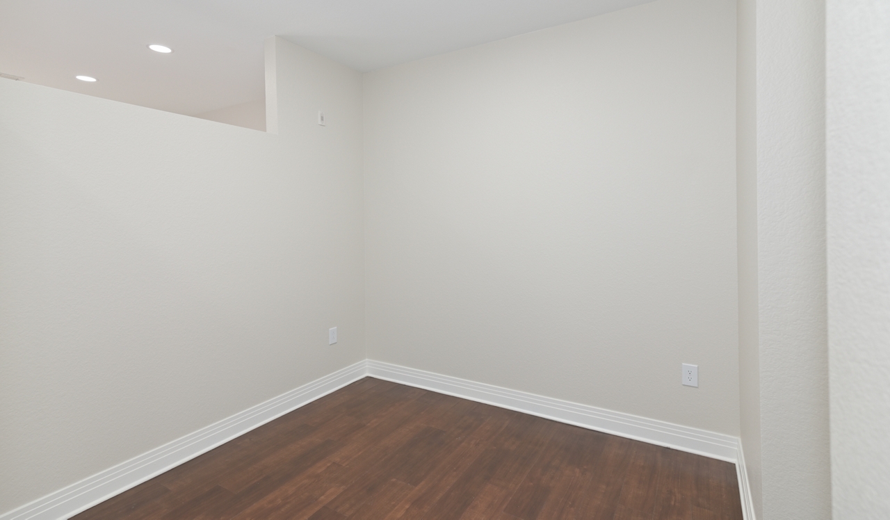 21 Fitzsimons - Aurora, CO - Living Space/