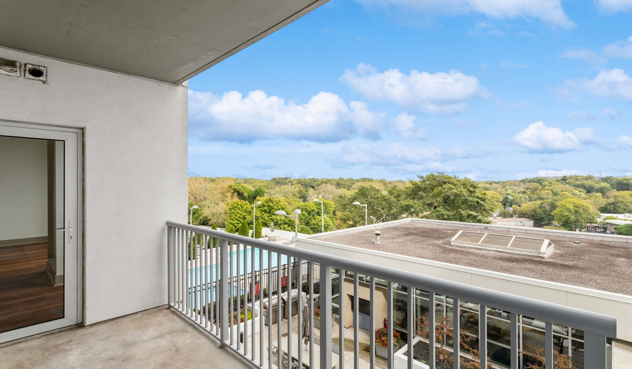 Mezzo Apartment Homes - Atlanta, GA - Balcony