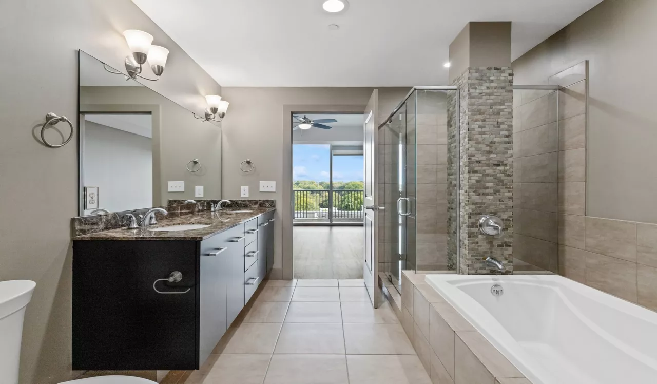 Mezzo Apartment Homes - Atlanta, GA - Bathroom
