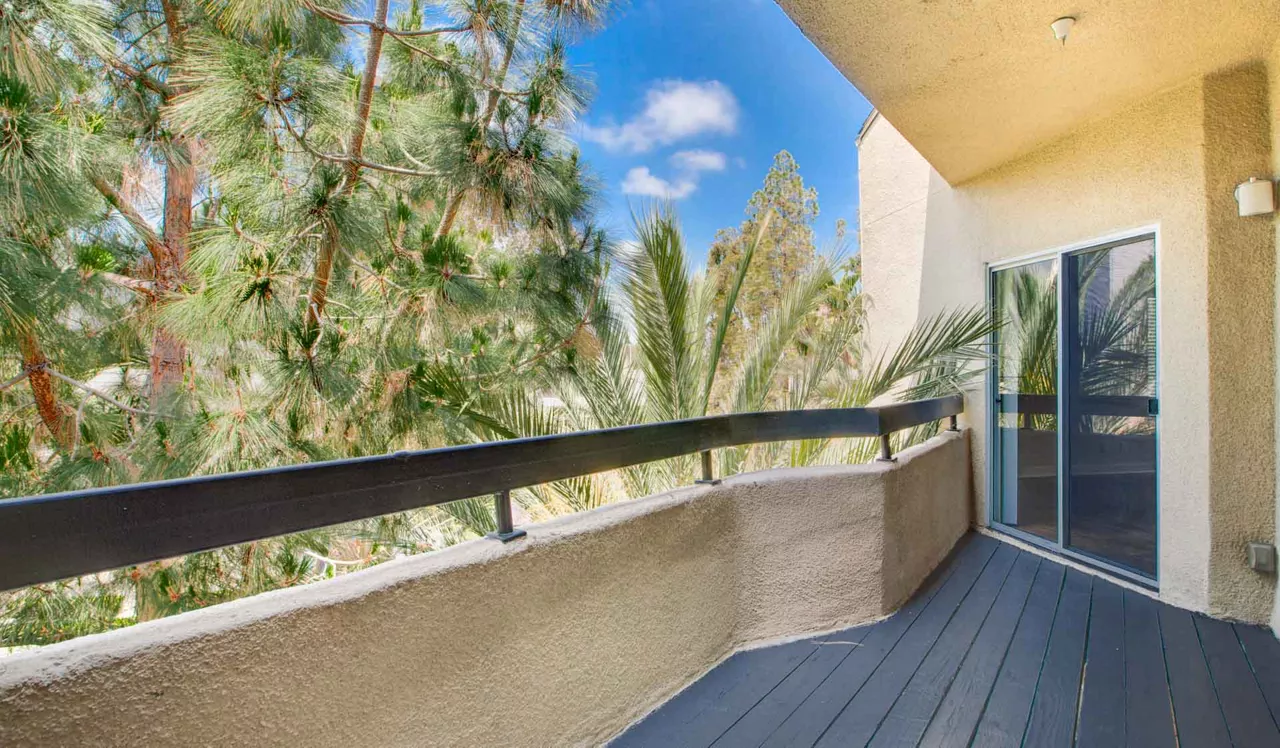 3400 Avenue of the Arts - Costa Mesa, CA - balcony