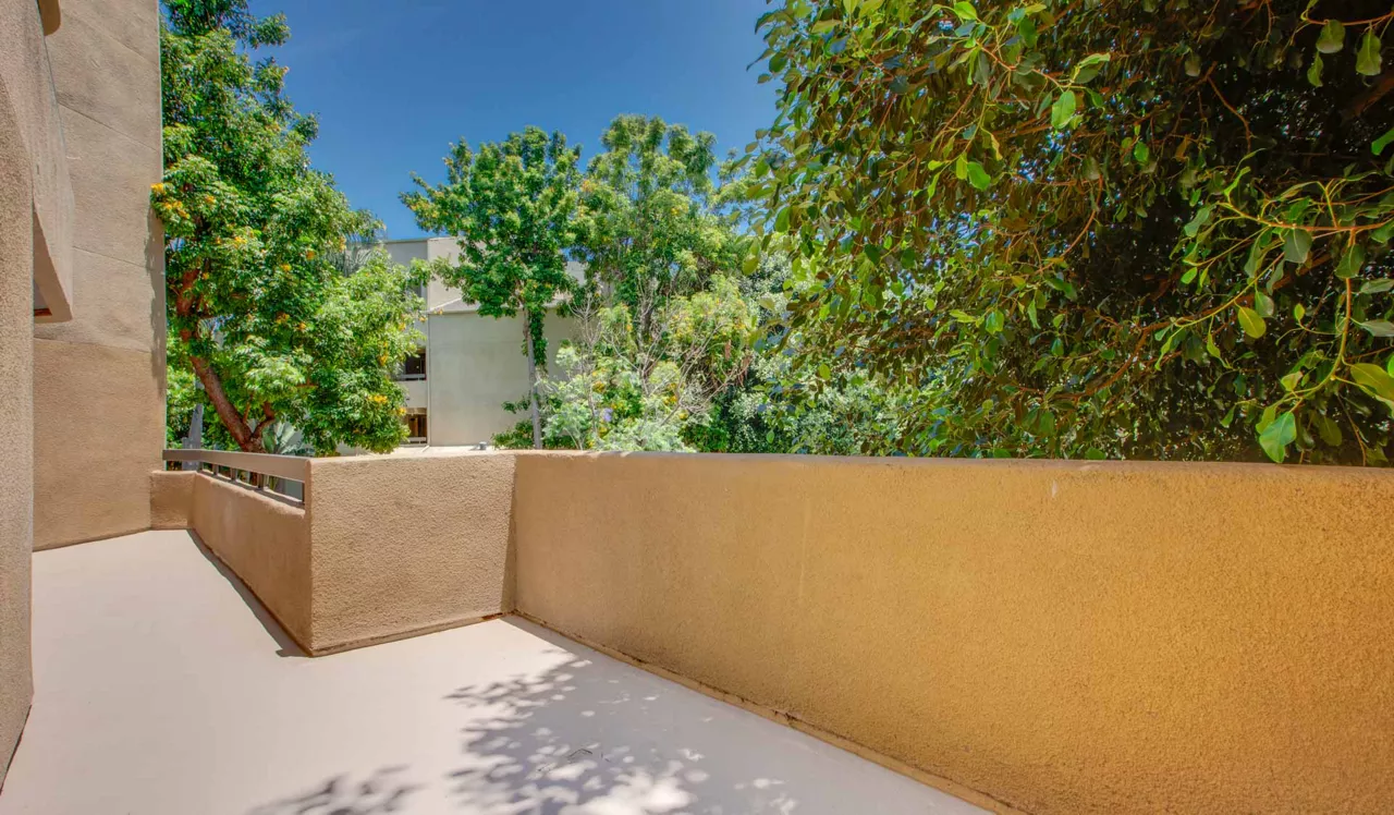 3400 Avenue of the Arts - Costa Mesa, CA - balcony