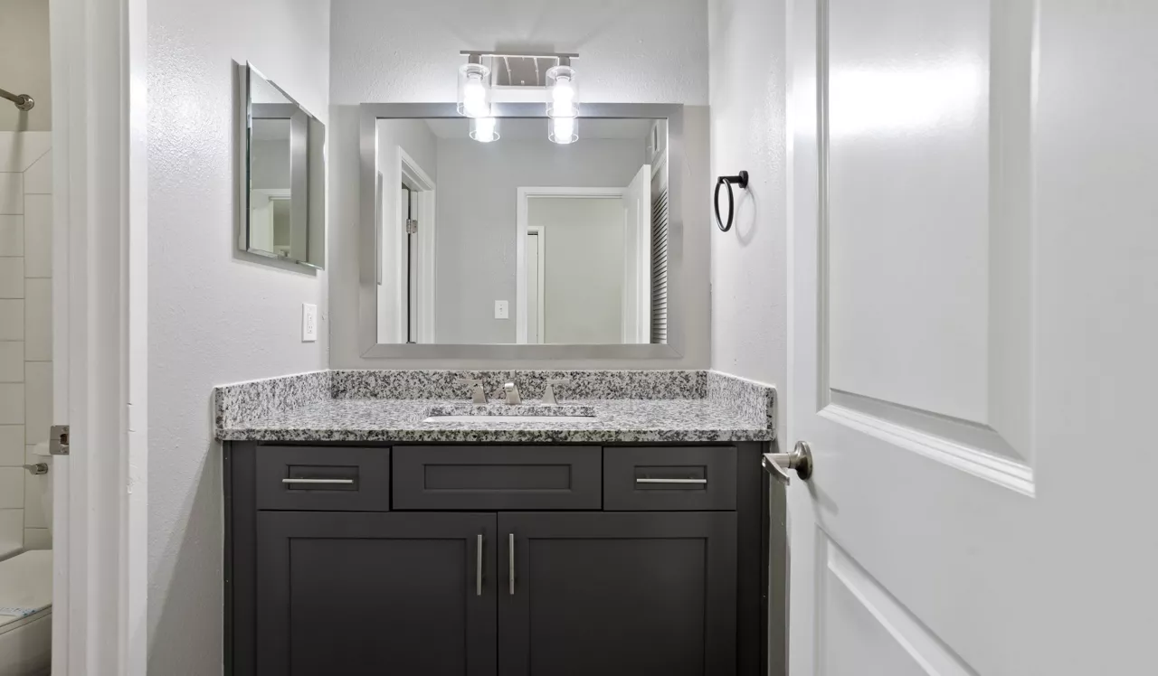 Arden Vue - Decatur, GA - Bathroom