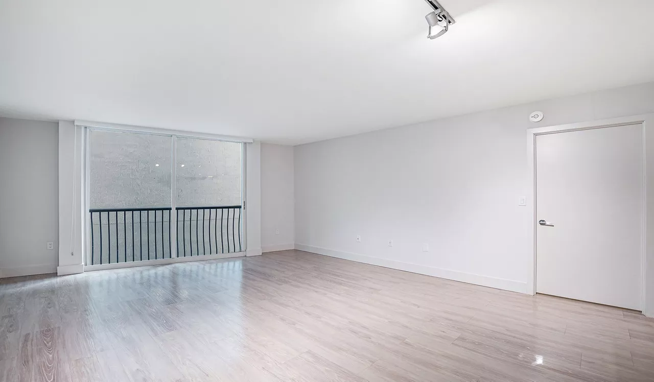 Bay Parc - Miami, FL - Living Area