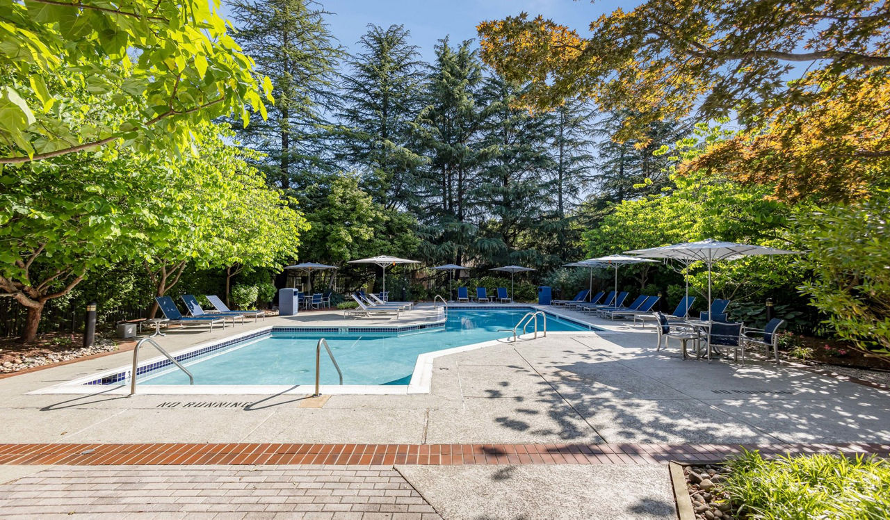 Burke Shire Commons - Burke, VA - pool