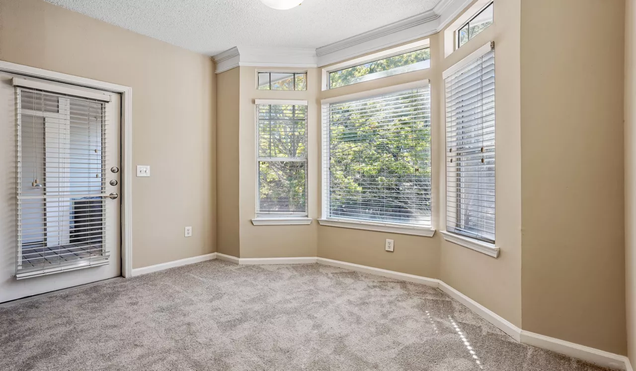 Chattahoochee Ridge - Atlanta, GA - Living Room
