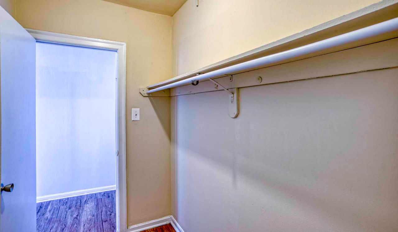 Chestnut Hall - Philadelphia, PA - Closet