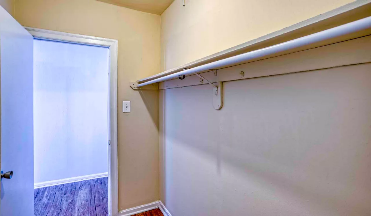 Chestnut Hall - Philadelphia, PA - Closet