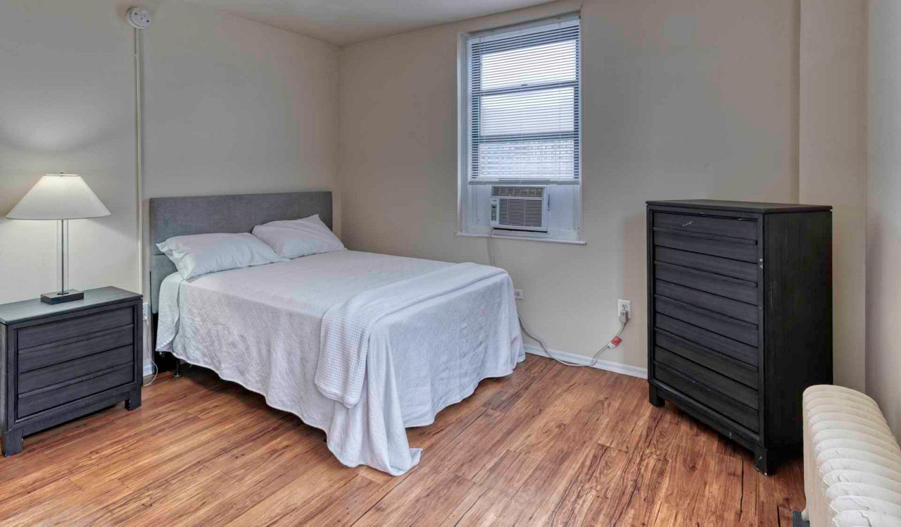 Chestnut Hall - Philadelphia, PA - bedroom