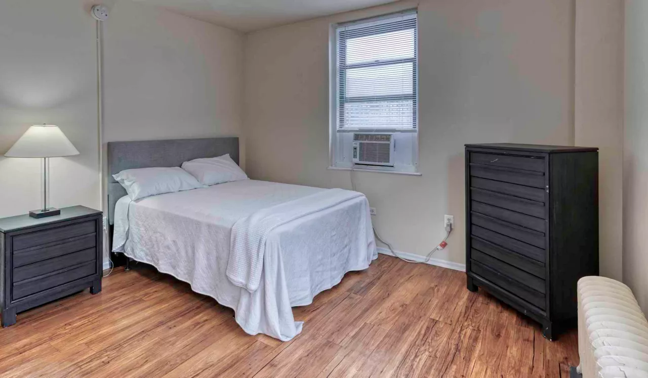 Chestnut Hall - Philadelphia, PA - bedroom