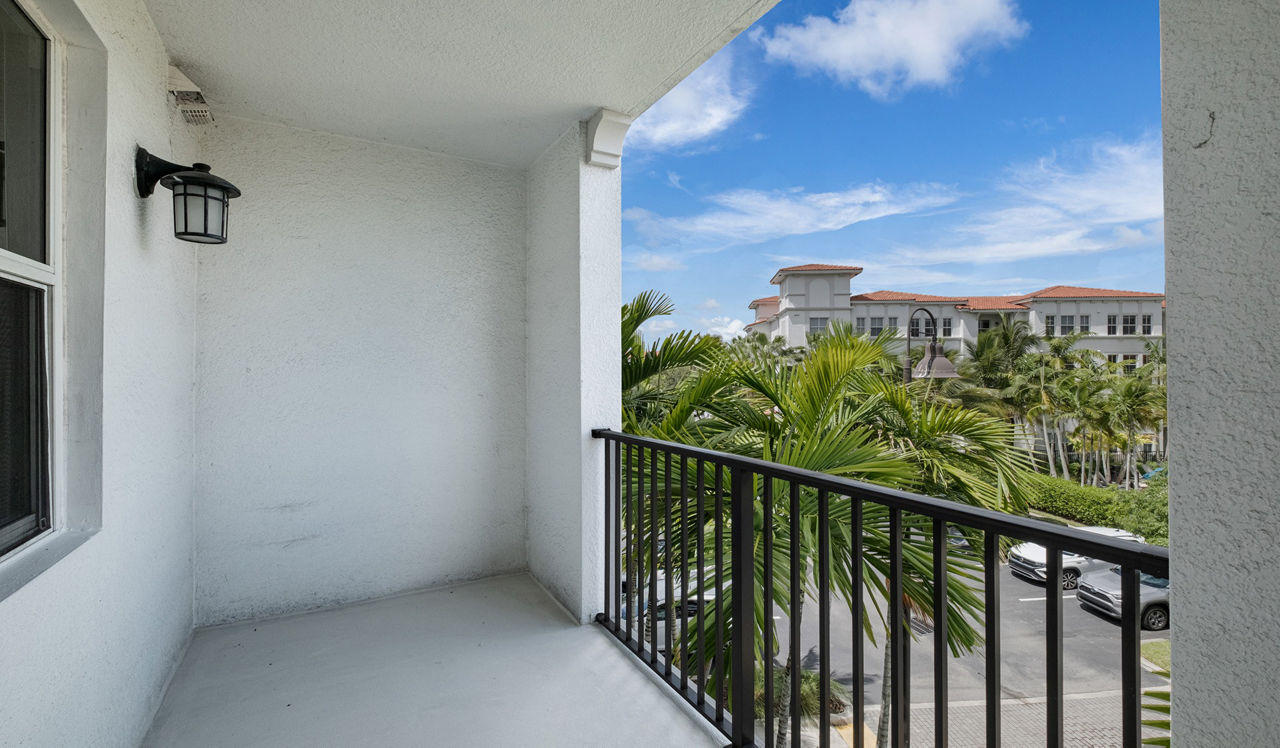 City Center on 7th - Pembroke Pines, FL - balcony