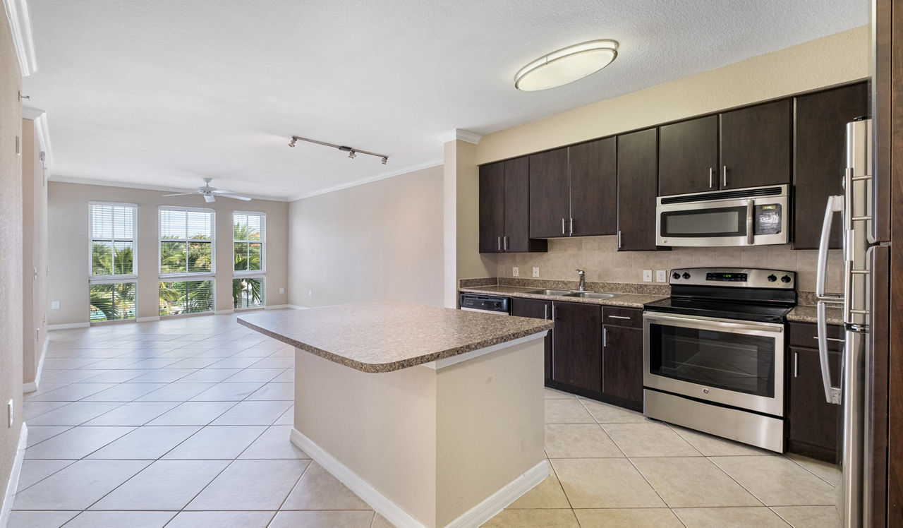 City Center on 7th - Pembroke Pines, FL - Interior - Kitchen