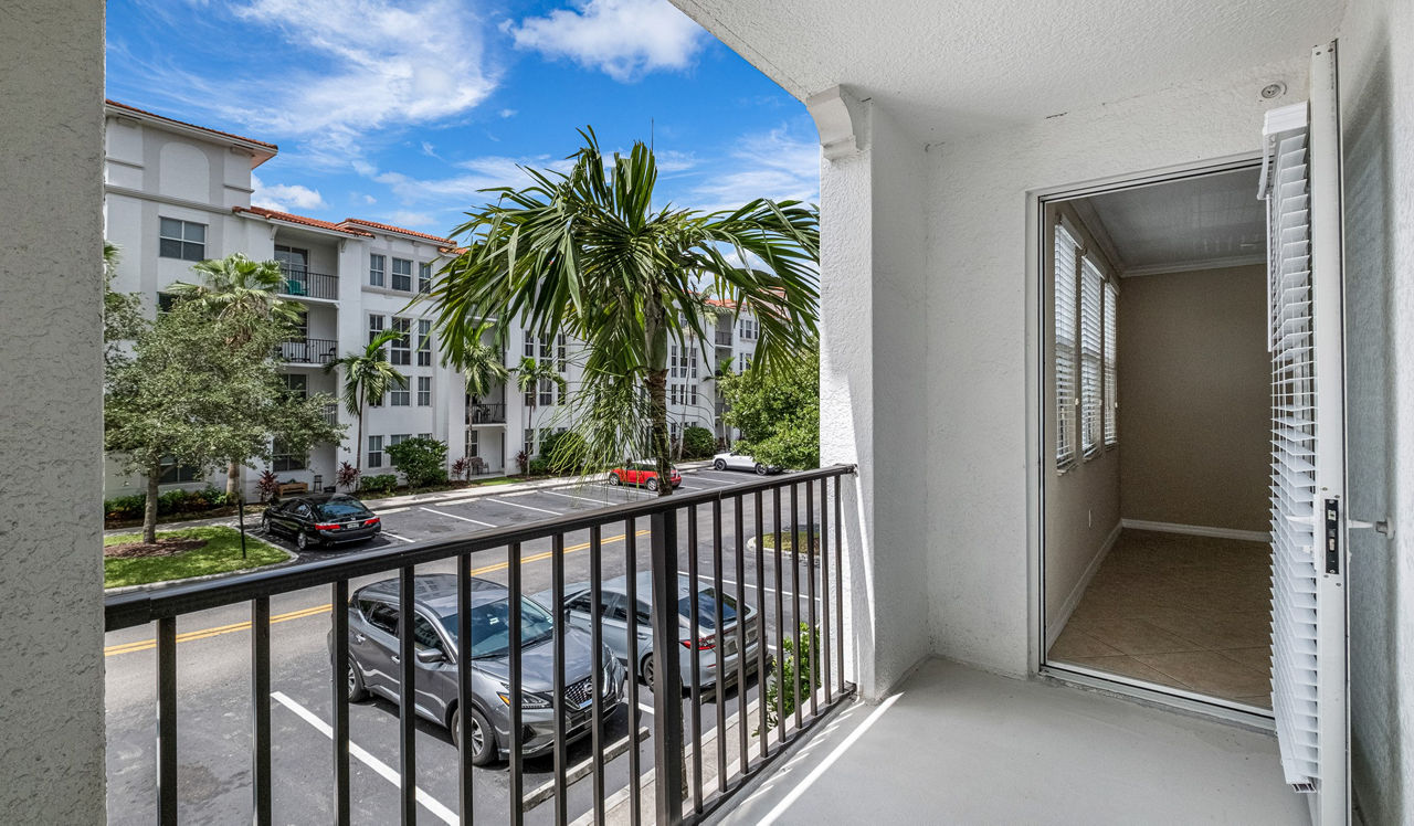 City Center on 7th - Pembroke Pines, FL - balcony