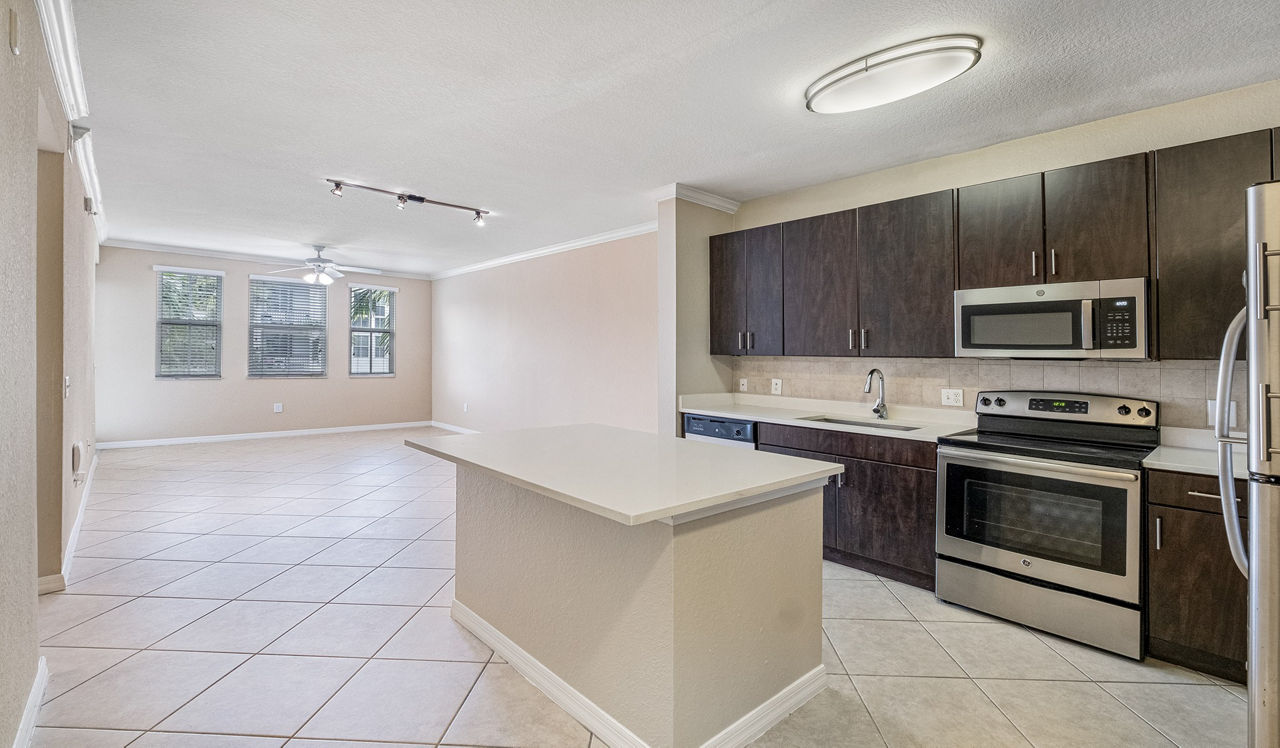 City Center on 7th - Pembroke Pines, FL - kitchen